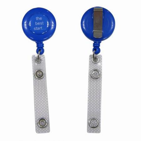 ลานยาร์ดพร้อมดึงกลับมาได้สำหรับถือบัตรประจำตัว