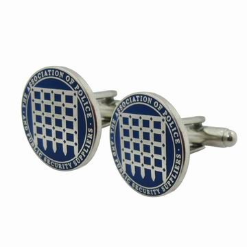 Mankiety z odznaką policyjną