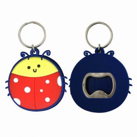 urocza breloczek w kształcie biedronki - otwieracz do butelek z winem