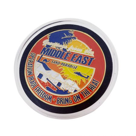 Doorzichtige muntcapsule met een uitdagingmunt erin