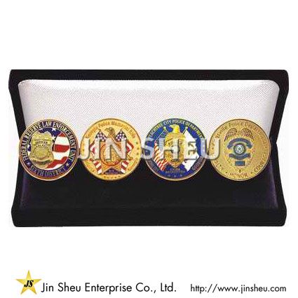 Fluwelen dozen voor vier munten