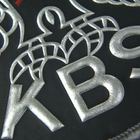 Vista en primer plano del parche de seguridad de TPU personalizado