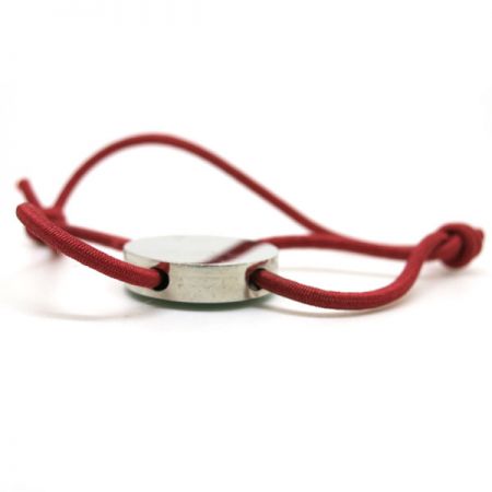 Pulseira de amizade com pingente de metal