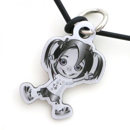 Pulseira de nó com vários pingentes