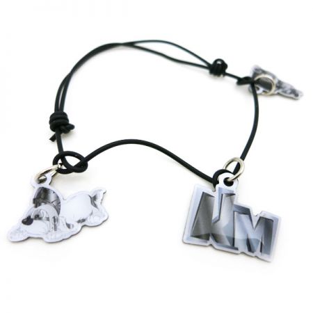 cordão de couro com pingentes personalizados