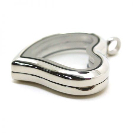 ハート型の浮遊ロケットペンダント