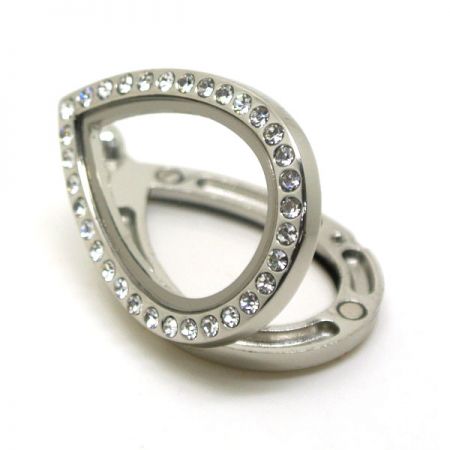 hộp đựng với charm cá nhân hóa