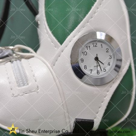horloge sur le sac de golf miniature