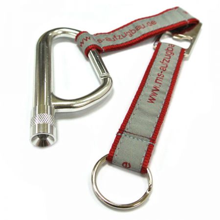 คาราบินเนอร์พร้อมไฟ LED และช่องเก็บของเครื่องเปิดขวด