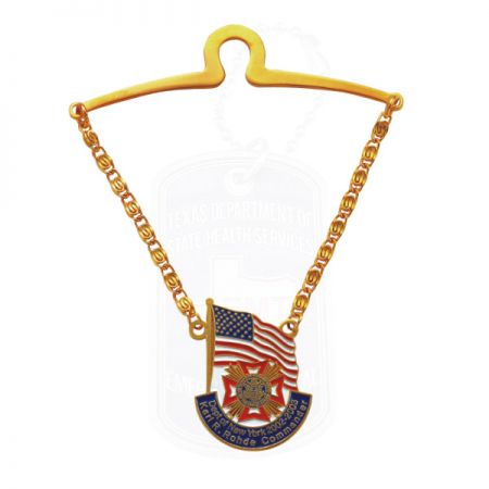 Nyakkendőcsipesz nyakkendő lánccal