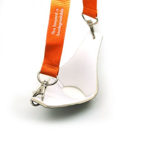 قلادة كأس النبيذ