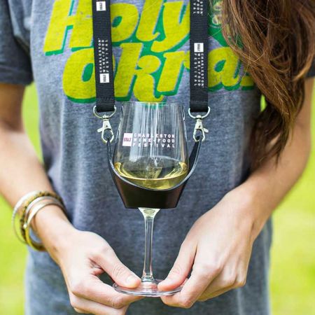 عقد حامل كأس النبيذ