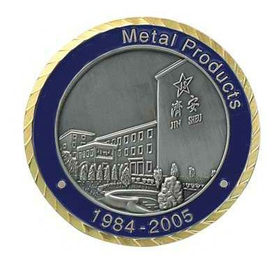challenge coin with curve pattern
