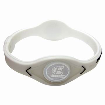 Power Balance bracelets: source of energy or just a gimmick? The Telegraph  - Roberto Forzoni