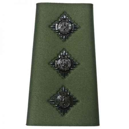 Egyedi katonai rangú hímzett dombornyomott logó válljelvény