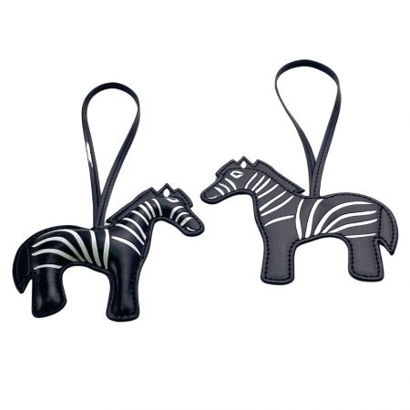 aufgeplusterte und flache Zebra-Leder-Handtaschenanhänger
