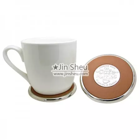 Sottobicchiere in metallo con tazza
