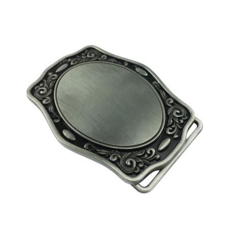 Khóa viền chi tiết với khu vực khắc mịn