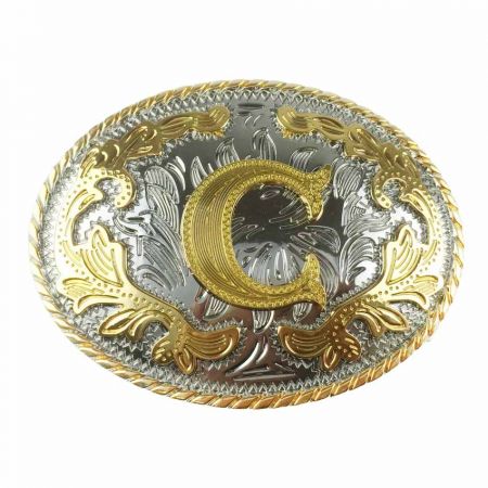 Koristeellinen kultainen C-kirjain kukkakoristelulla