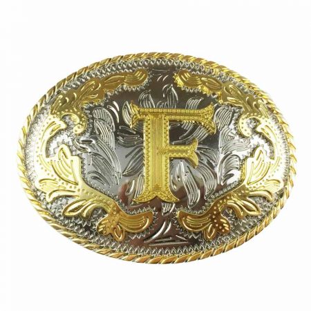 Mukautettu vyönsolki, jossa kultainen F hopeataustalla