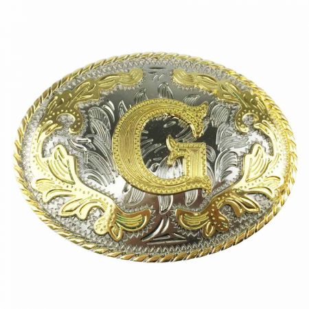 Personoitu soikea vyönsolki, jossa kultainen G hopeataustalla