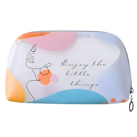 Borsa cosmetica da viaggio trasparente con diagramma di misurazione che mostra 18 cm di larghezza, 11 cm di altezza e 7 cm di profondità