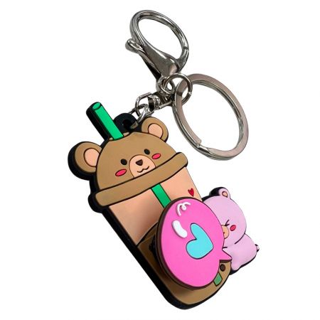 Winkelansicht des Boba-Tee-Bär PVC-Gummi-Schlüsselanhängers