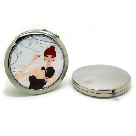 مرآة مدمجة دائرية