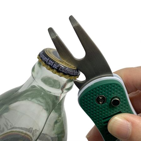 การเปิดขวดด้วยเครื่องมือดึงหญ้ารูปตะขอ