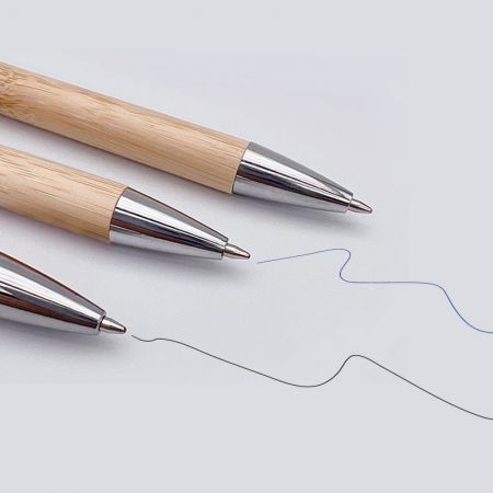 สีหมึกและปลายปากกาจากไม้ไผ่