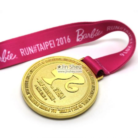 เหรียญรางวัลสำหรับผู้เสร็จสิ้นการวิ่งระยะครึ่งมาราธอน