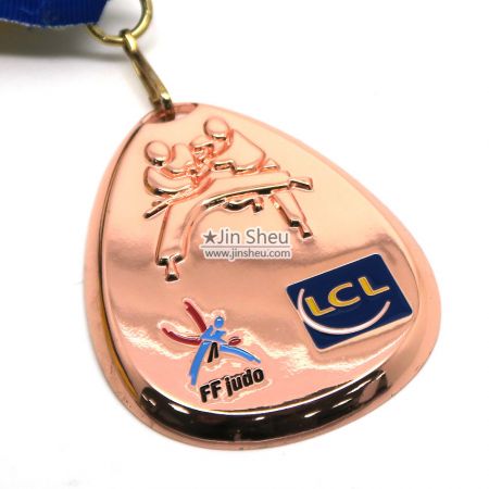 リボン付きスポーツメダル - リボン付きテコンドーメダル