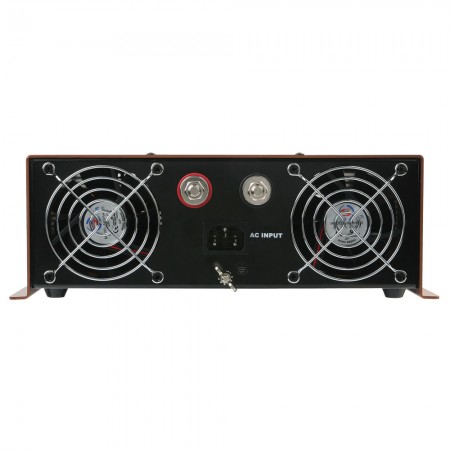 El panel frontal del inversor está equipado con entrada de CA, terminales de batería (Rojo para positivo, Negro para negativo) y dos ventiladores de enfriamiento TITAN con rejillas de ventilación.