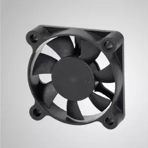 Serie de ventiladores de enfriamiento de CC con 50 mm x 50 mm x 10 mm - TITAN- Ventilador de enfriamiento de CC con un ventilador de 50 mm x 50 mm x 10 mm, ofrece tipos versátiles para las necesidades del usuario.