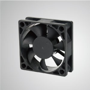 60mm x 60mm x 20mm Serisi ile DC Soğutma Fanı - TITAN- 45mm x 45mm x 10mm fan ile bir DC Soğutma Fanıdır, kullanıcının ihtiyaçlarına yönelik çeşitli tipler sunar.