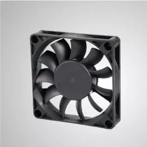70mm x 70mm x 15mmシリーズのDCファン