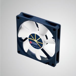 Вентилятор охлаждения 12 В постоянного тока, 0,45 А с чрезвычайно бесшумным регулятором низкой скорости / 80 мм x 80 мм x 15 мм