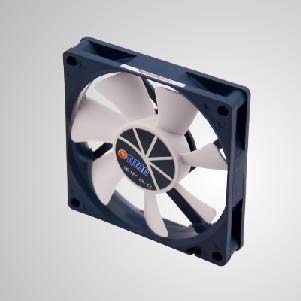 12V DC 0.45A PWM機能を備えた80mm冷却ファン - TITAN PWM機能を備えた80mm冷却ファン