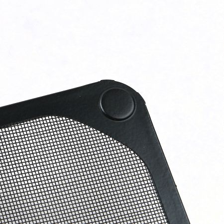 La vista trasera del filtro metálico de 140 mm para ventilador con imán incrustado.
