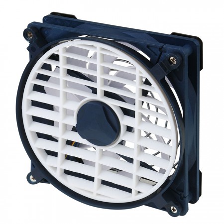 Ce ventilateur de refroidissement mobile peut être fixé sur n'importe quel matériau en maille sans aucune limite d'espace, comme une moustiquaire, une salle de moustiquaire, une fenêtre en maille, une tente ou un filet anti-moustiques.