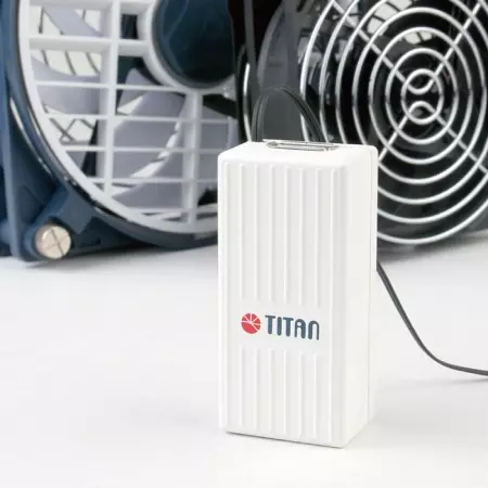 Fonctionnement facile avec un panneau tactile exclusif pour contrôler la vitesse du ventilateur.