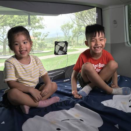 Kinderen ventilatie in de Van/RV binnenkant