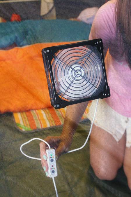 De mobiele ventilator is geweldig voor ventilatie in kampeertenten.