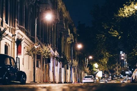 مصباح شارع بتقنية LED ومصباح عمودي للشارع