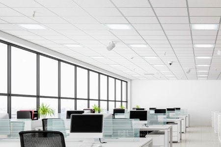 إضاءة مساحات العمل في المدارس والمكاتب بتقنية LED.