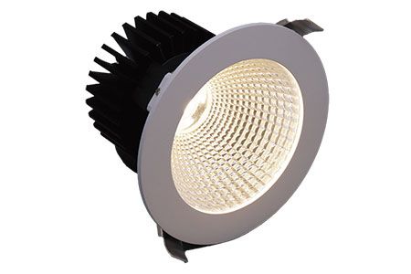 إضاءة LED Downlight مصنوعة في تايوان R9>50 قطر القطعة Ø150 ملم 24 واط دافئة