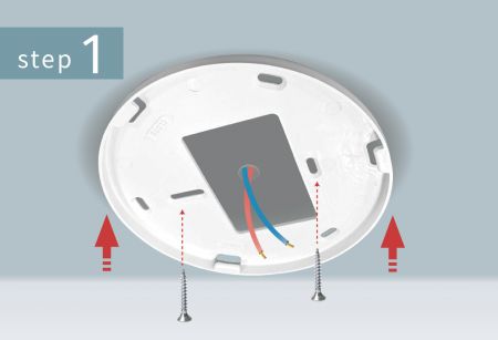 ステップ1. ベースプレートを天井に固定します。