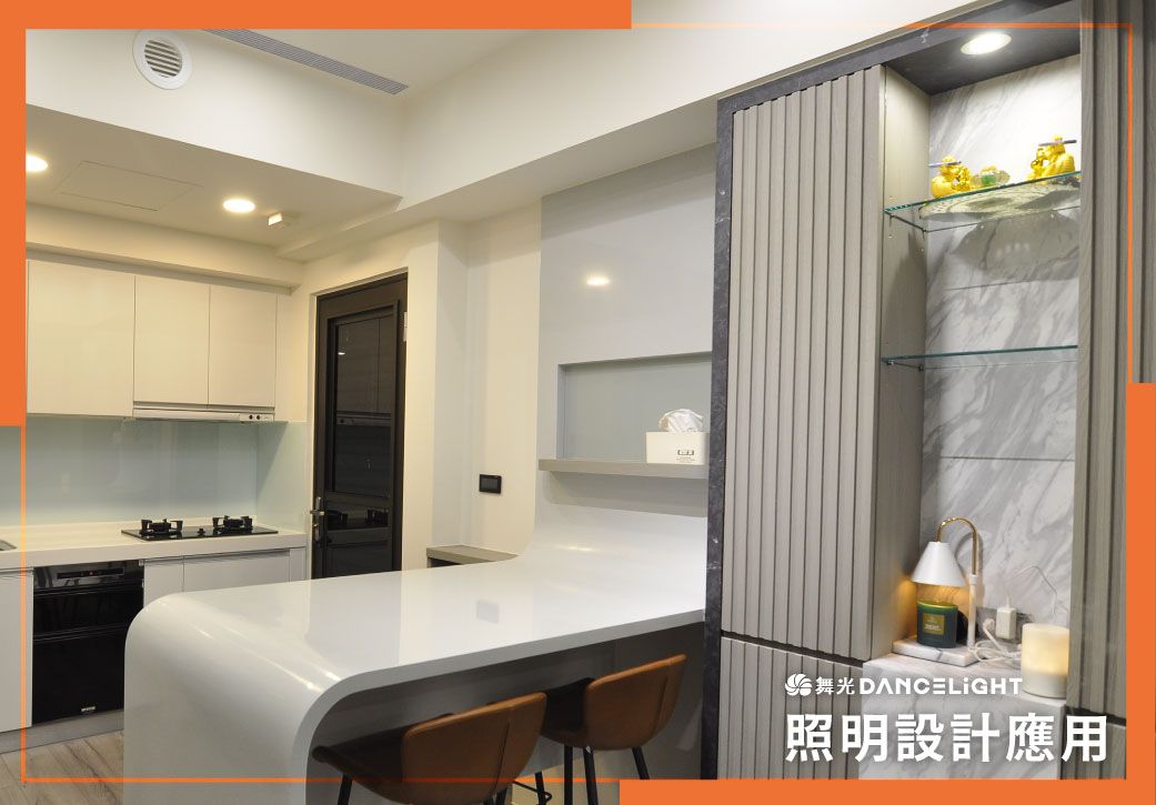 The designer mentioned that over ten years ago, many LED lights on the market had issues with high levels of blue light, which caused fatigue and discomfort after extended use. DANCELiGHT LED lights specifically emphasize their "no blue light hazard," ensuring not only great lighting effects but also preventing discomfort. In the past, many Taiwanese people traveled to Japan to buy cheap LED lights, but now Taiwan has "DANCELiGHT" offering high-quality, eco-friendly lighting that enhances the overall lighting experience in homes.