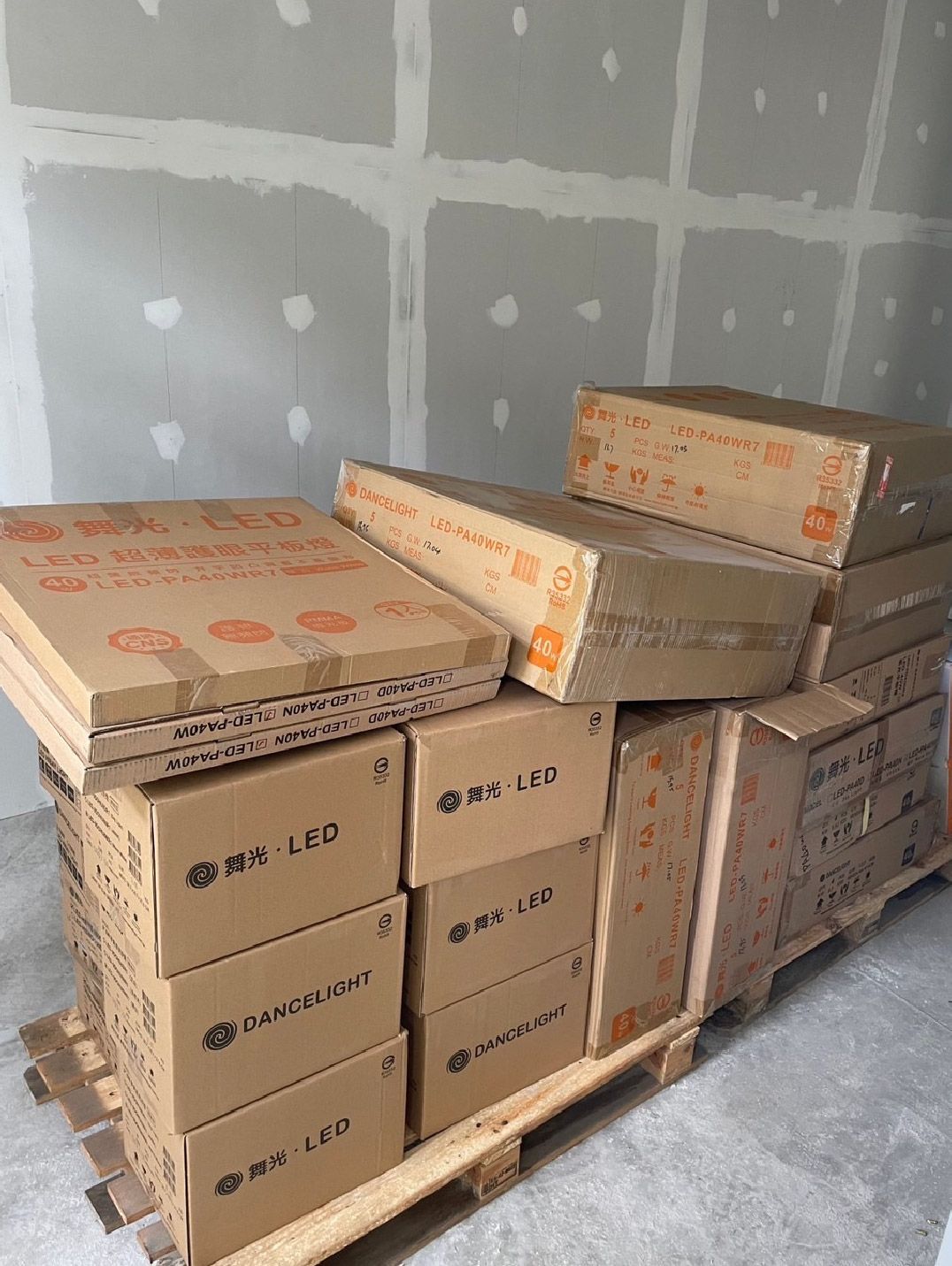 DANCELiGHT conducted an on-site evaluation of the lighting requirements and provided the foster home with the best possible lighting plan from a professional perspective. The goal was to ensure that every corner of the new home is well-lit, making the living space more comfortable and inviting.