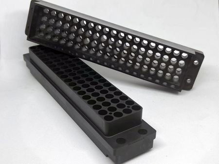 重機産業用コントロールコネクタの射出成形部品